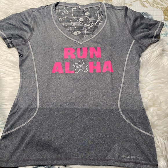 Brooks Tops - Brooks Gray Run Aloha Short Sleeve Tee womens S